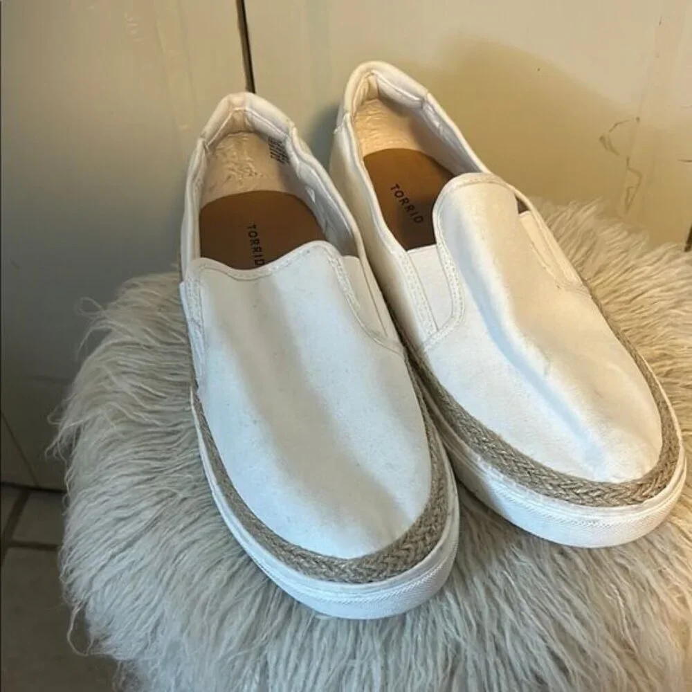 Torrid White Espadrilles with Jute Trim and Canvas Upper size 10 ww